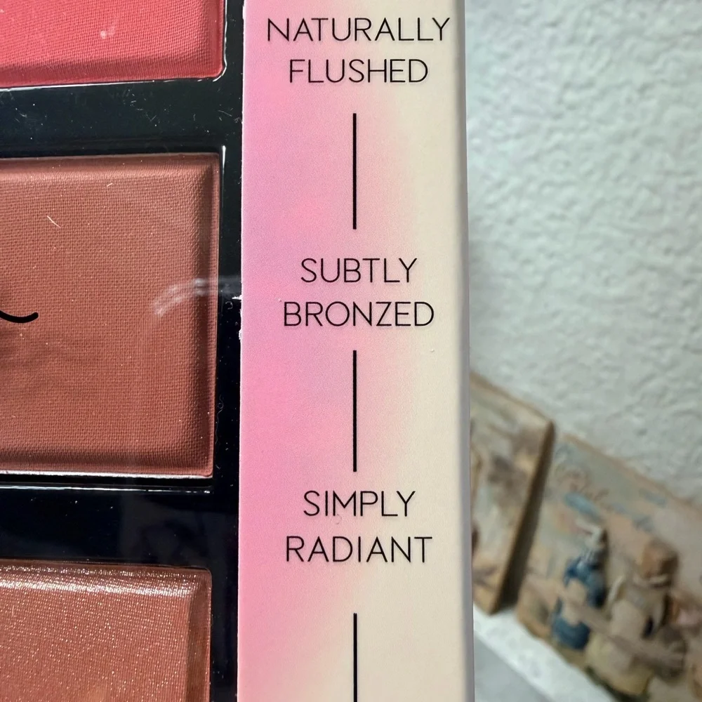 Beauty Treats GlOW GETTER Bronzer Blush Highlight Palette - Pink & Peach Shades